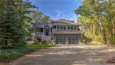 10142 SHORELINE Drive, Lambton Shores, ON N0M 1T0