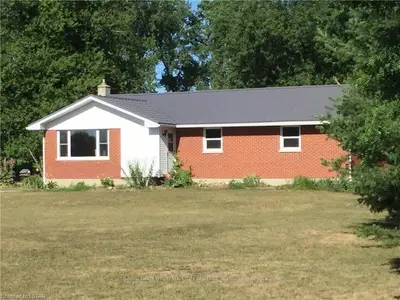 9559 KLONDYKE Road, Lambton Shores, ON N0M 1T0