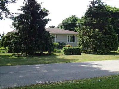 317 OAK Street E, Chatham-Kent, ON N0P 1C0