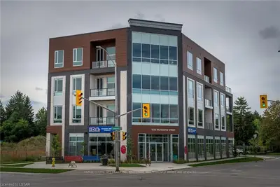 1653 RICHMOND Street 102, London North, ON N6G 2M9