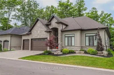 2340 BRAYFORD Crescent 2, London South, ON N6K 0C4
