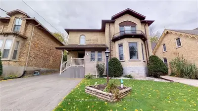 28 Robinson Street, St. Marys, ON N4X 1A3