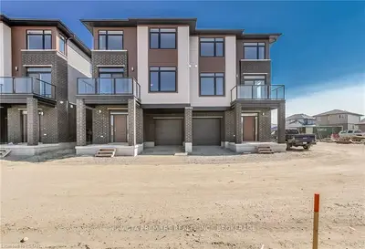 3260 SINGLETON Avenue 83, London South, ON N6J 2J2