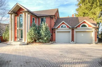 76 Commissioners Road E, London South, ON N6C 2T1
