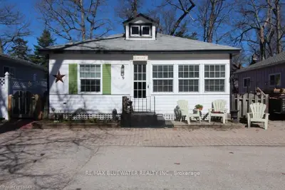 9 PARK Avenue, Lambton Shores, ON N0M 1T0