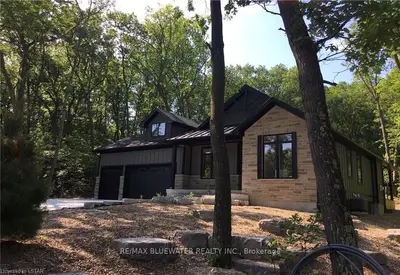 10130 PINERY BLUFFS Road, Lambton Shores, ON N0M 1T0