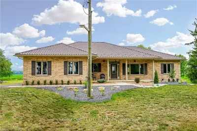 1 CALVERT Drive, Strathroy-Caradoc, ON N7G 3H5