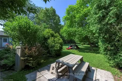1527 STONEYBROOK Crescent, London North, ON N5X 1C6