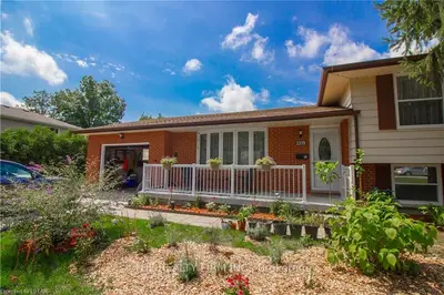 2319 WELLINGTON Street, Strathroy-Caradoc, ON N0L 1W0