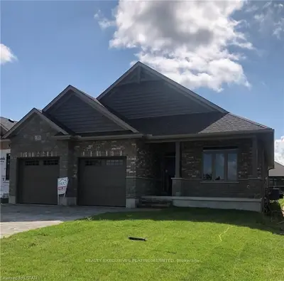 22 ELWOOD Street, Strathroy-Caradoc, ON N6H 1V2