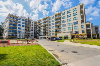 1200 COMMISSIONERS Road W 216, London South, ON N6K 1C7