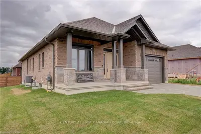 159 COLLINS Way 37, Strathroy-Caradoc, ON N7G 1V2