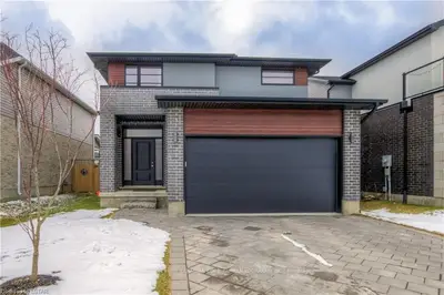 2133 WATEROAK Drive, London North, ON N6G 0P9