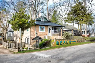 44 CENTRE Street, Lambton Shores, ON N0M 1T0