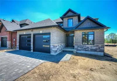 56 ELLIOT Street, Strathroy-Caradoc, ON N6H 1V2