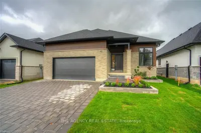 63 KEMP Crescent, Strathroy-Caradoc, ON N7G 0G3
