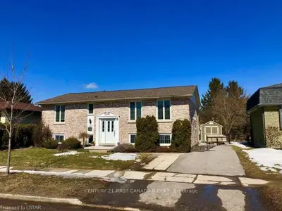 682 GRENFELL Drive B, London North, ON N6H 1P2