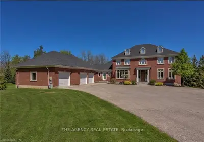 228 COMMISSIONERS Road E, London South, ON N6C 2T1
