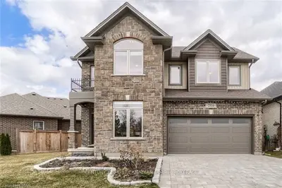 2516 Seven Oaks Ridge, London South, ON N6M 1G5