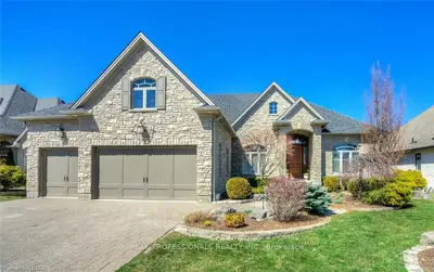 7222 CLAYTON Walk 21, London South, ON N6P 1W1