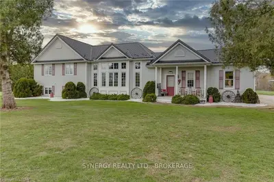 3159 NAUVOO Road, Brooke-Alvinston, ON N0N 1A0