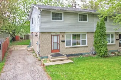 33 Sasha Crescent, London South, ON N6E 2M4