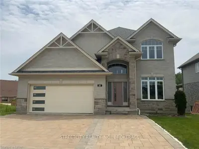 1061 EAGLETRACE Drive 181, London North, ON N6G 0E9