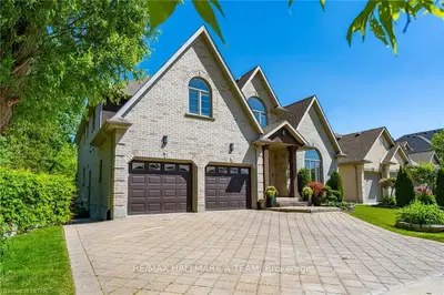 86 CARNEGIE Lane, London South, ON N6C 5X2