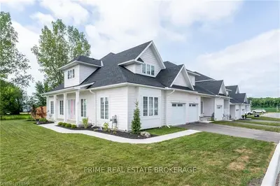 3956 LAKESHORE Road 3, Plympton-Wyoming, ON N0N 1J0