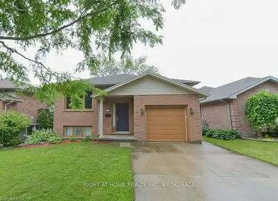 22 EXMOUTH Drive, London East, ON N5V 4V1