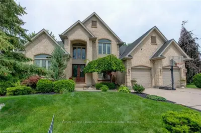 108 Optimist Park Drive S, London South, ON N6K 4M1