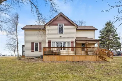 18998 LAGOON Road, Chatham-Kent, ON N0P 1A0
