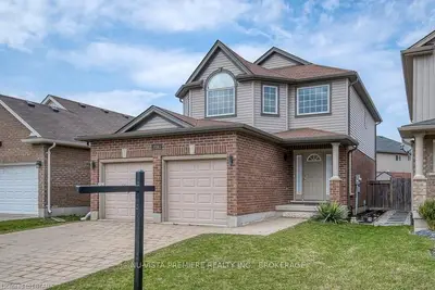 716 BLACKACRES Boulevard, London North, ON N6G 0J1