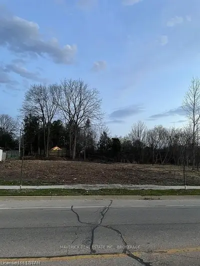 327 B THOMPSON Road, London South, ON N5Z 2Z4