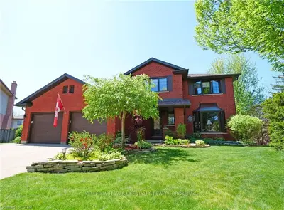 18 WILLOWICK Close, London South, ON N6K 3Y8