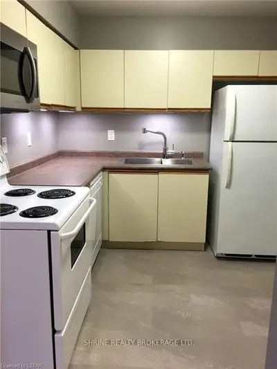 1 JACKSWAY Crescent 110, London North, ON N5X 3T5