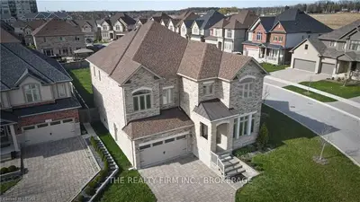 160 BRADWELL Court, London North, ON N6G 5L5