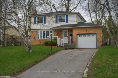 657 JASON Crescent, London South, ON N6J 3E7