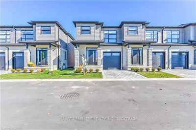 1570 CORONATION Drive 6, London North, ON N6G 5P6