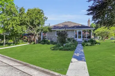 15 MARLA Crescent, London South, ON N6C 2N4