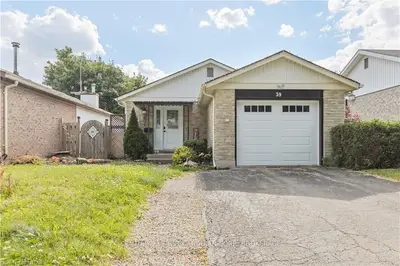 39 MCMASTER Crescent, London South, ON N6K 1N5