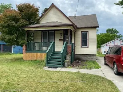 359 RUSSELL Street S, Sarnia, ON N7T 3M3