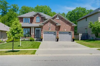2052 PELKEY Road, London North, ON N6G 5L5