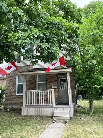 2 RENWICK Avenue, London East, ON N6A 3V2