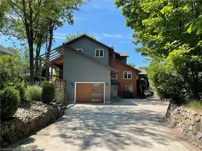 31 LAKESHORE Drive, South Huron, ON N0M 1T0