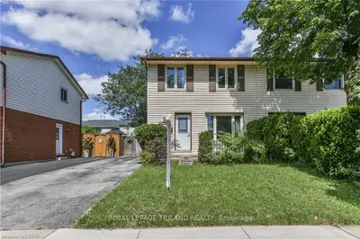 32 SNOWDON Crescent, London South, ON N6E 1G4