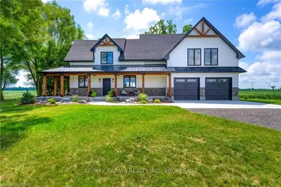 5515 TOWNSEND Line, Plympton-Wyoming, ON N0N 1J0