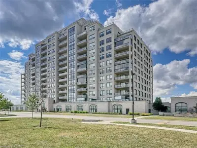 260 VILLAGEWALK Boulevard 207, London North, ON N6G 0W6