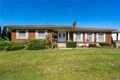 5660 LONGWOODS Road, Southwest Middlesex, ON N0L 1T0