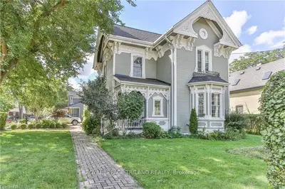 33 BYRON Avenue E 1, London South, ON N6C 1C4